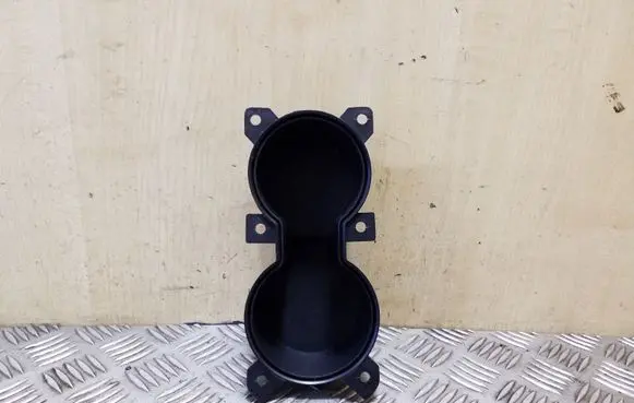 Cup holder front