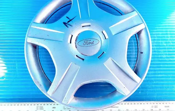 Ford Galaxy R14 wheel hub/cap/trim 2M511130AA