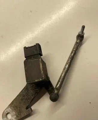 BMW 5 E60 E61 Front height sensor lever 1093697 41105