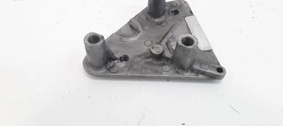 Opel Astra H Engine mounting bracket