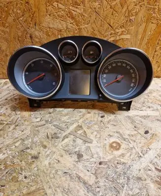 Opel Insignia A Speedometer (instrument cluster) 13333344 365903926