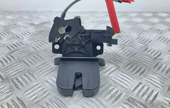 Audi TT TTS Mk2 Tailgate/trunk/boot lock/catch/latch 8P4827505C