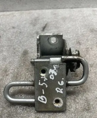 Volkswagen PASSAT B5 Rear door upper hinge 3B4833412D