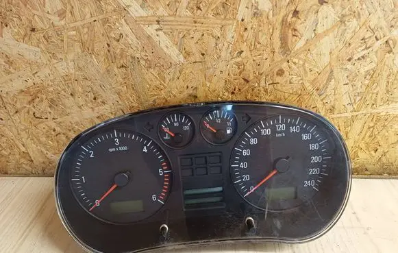 Speedometer (instrument cluster)
