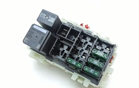 Volvo XC70 Fuse module 6G9T14K131AB 6G9T14C507AB