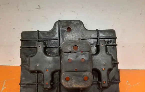 Hyundai Santa Fe Battery box tray 