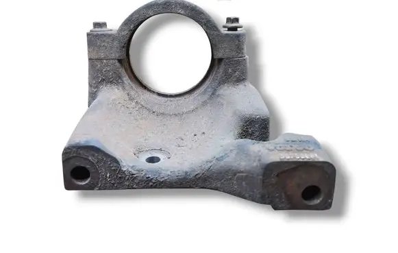 Engine mounting bracket