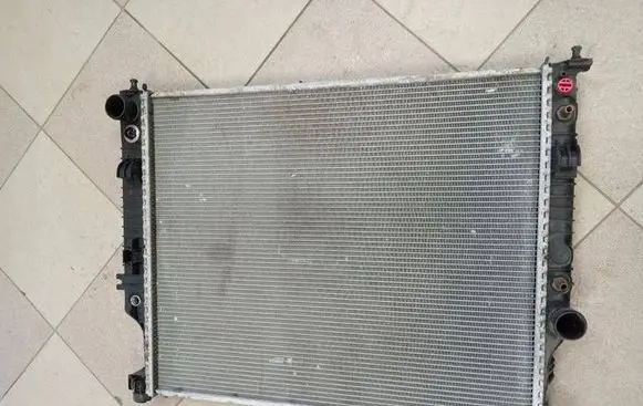 Mercedes-Benz GL X164 Coolant radiator A2515001004 2515001004