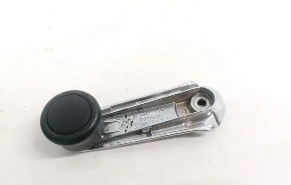 Volkswagen PASSAT B5 Front door window winding handle 443837581d