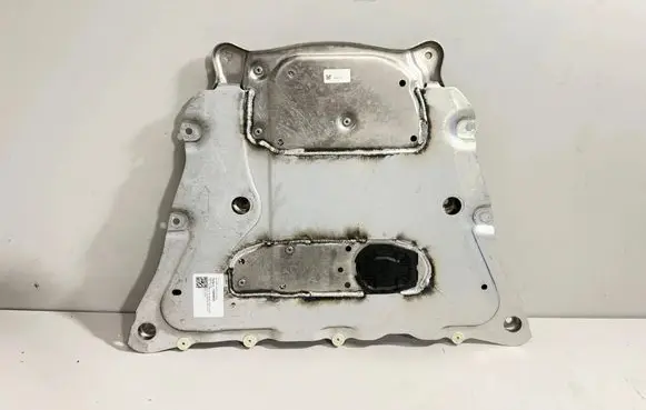 BMW X6 G06 Engine splash shield/under tray 6862071 6878068