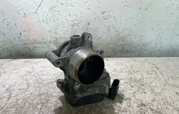 Volkswagen Touran II Throttle valve