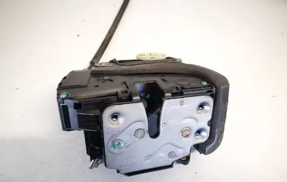 Cadillac ATS Front door lock 13501187 34977-581