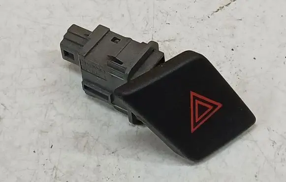 Toyota Yaris Hazard light switch 15B060