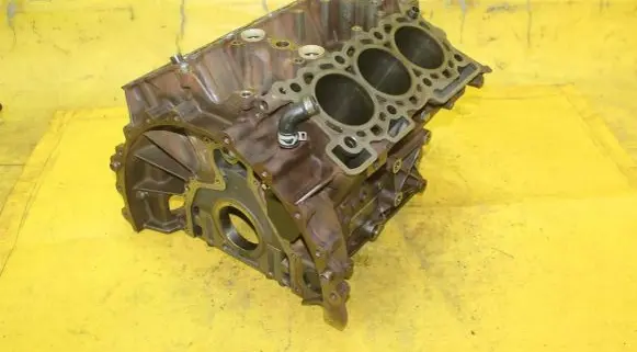 Land Rover Discovery 3 - LR3 Engine block 