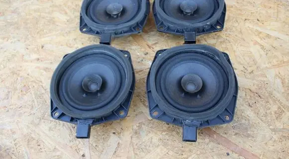 Mitsubishi Colt Front door speaker MN141417
