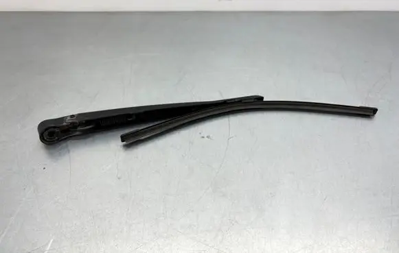 Rear wiper blade arm