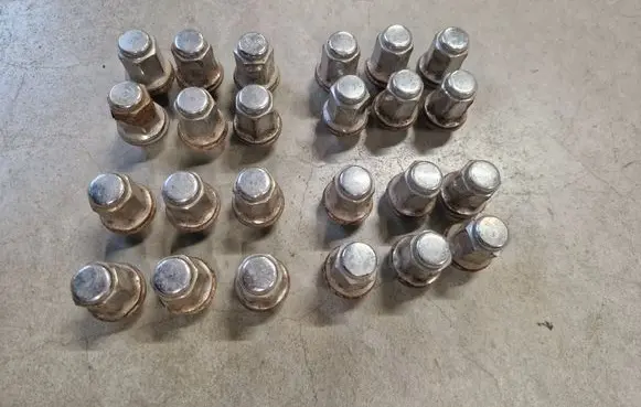 Toyota Hilux (AN10, AN20, AN30) Nuts/bolts 