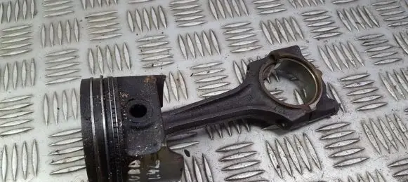 Opel Tigra A Piston with connecting rod