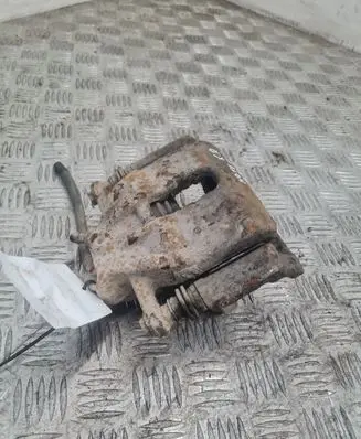 Nissan Note (E11) Front brake caliper