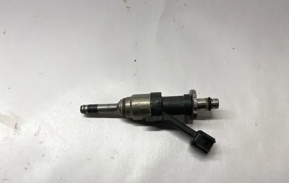 Chevrolet Camaro Fuel injector 12687709