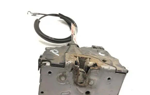 Opel Corsa D Front door lock 13258274