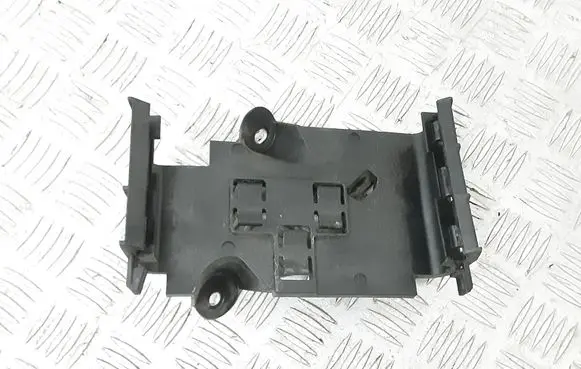 Volkswagen Golf VII Engine control unit holder 5Q0906507