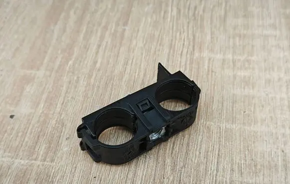 BMW X5 G05 Intercooler pipe mounting bracket 9844562