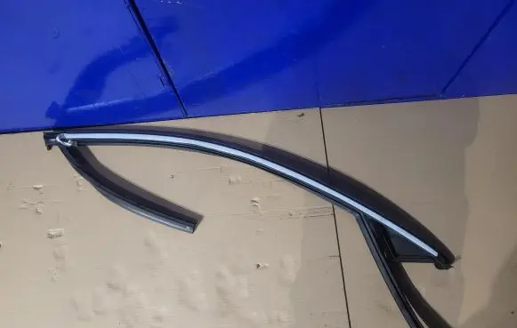 Volvo S60 Door glass trim 32274404 31490789