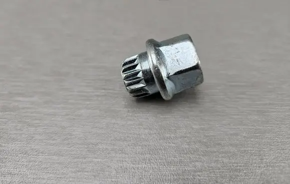 BMW 3 E90 E91 Anti-theft wheel nuts and lock 6765546 36136765546 0401209