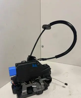 Volkswagen Jetta V Front door lock 3D1837015AG