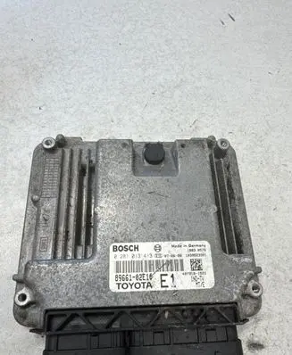 Toyota Auris 150 Engine control unit/module 1039S23301 8966102E10 0281013413