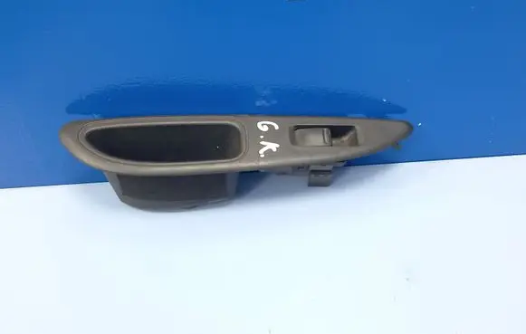 Nissan Primera Rear door window switch trim 82961AV760