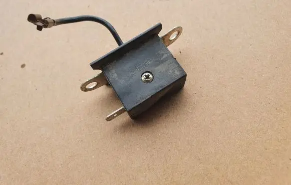 Volkswagen PASSAT B3 Windscreen/window heater switch 333035570