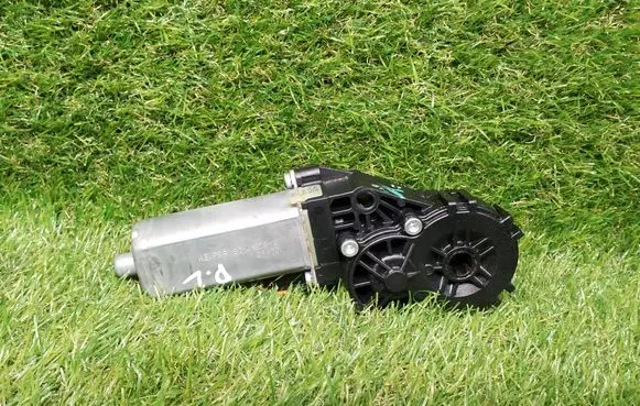 Audi Q7 4L Seat adjustment motor 82141808 0390203226