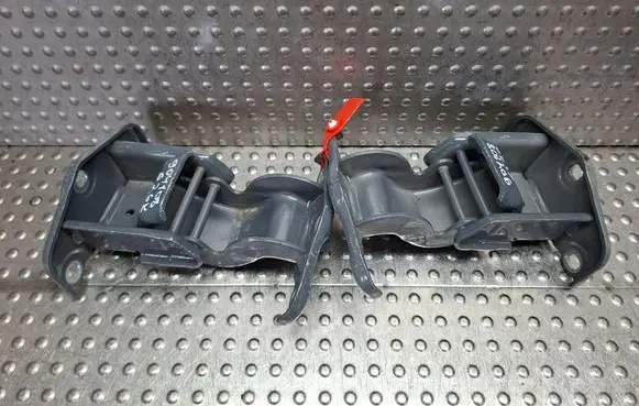 Opel Vivaro Rear door lower hinge S26309733 93458937