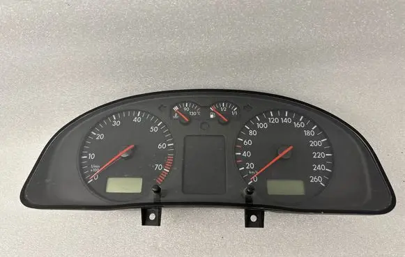 Volkswagen PASSAT B5.5 Speedometer (instrument cluster) 3B1919880 110008920027