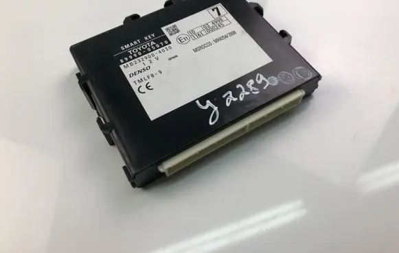 Toyota Avensis T270 Other control units/modules 8999005070