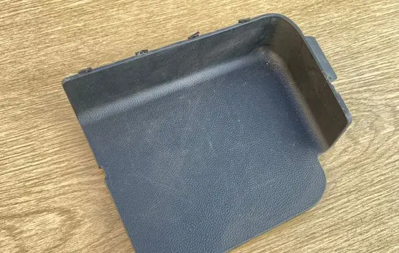 Opel Mokka Fuse box cover 95914490