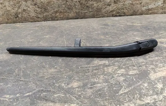 Chevrolet Captiva Rear wiper blade arm