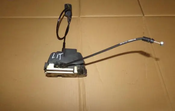 Renault Megane II Rear door lock