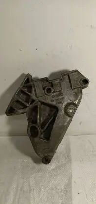 Volkswagen PASSAT B6 Engine mounting bracket 06F199207P