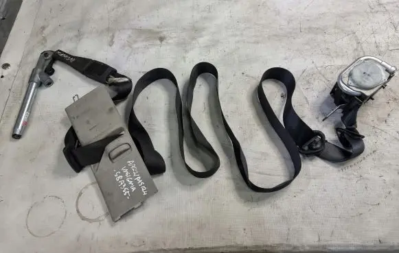 Opel Insignia A Front seatbelt 3063932AA
