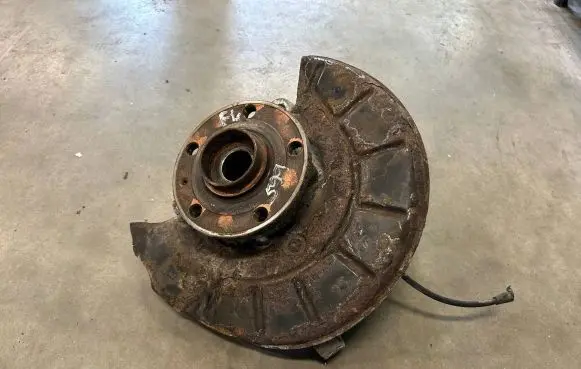Volkswagen PASSAT B6 Front wheel hub spindle knuckle