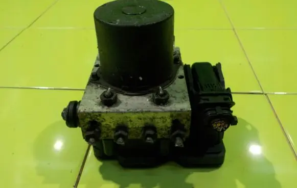 Mercedes-Benz Sprinter W906 ABS Pump 0265956032
