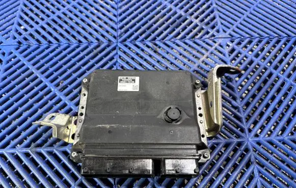 Lexus CT 200H Engine control unit/module 8966176180 2756003271