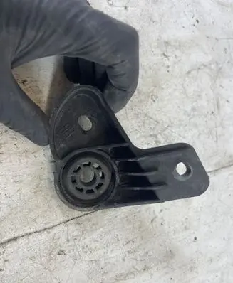 Opel Insignia B Radiator mount bracket 84012896 840128962