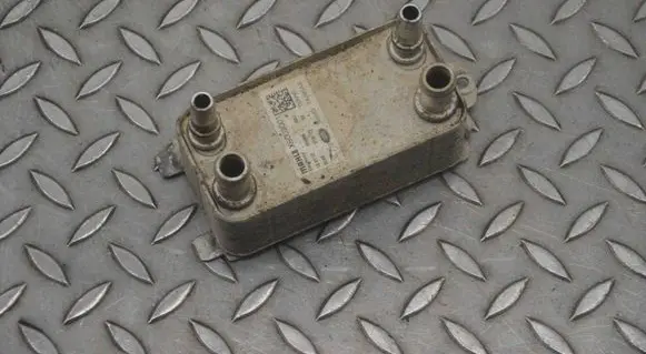 Land Rover Discovery 5 Gearbox / Transmission oil cooler 308896 5106179