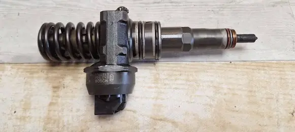 Volkswagen Jetta V Fuel injector 038130073BN