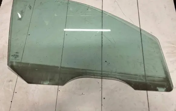 Ford Focus Front door window glass four-door 43R001057 DOT27M23100AS2