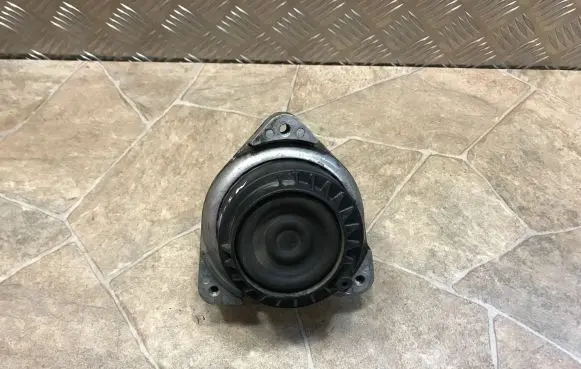 BMW 5 F10 F11 Engine mount bracket 6851264